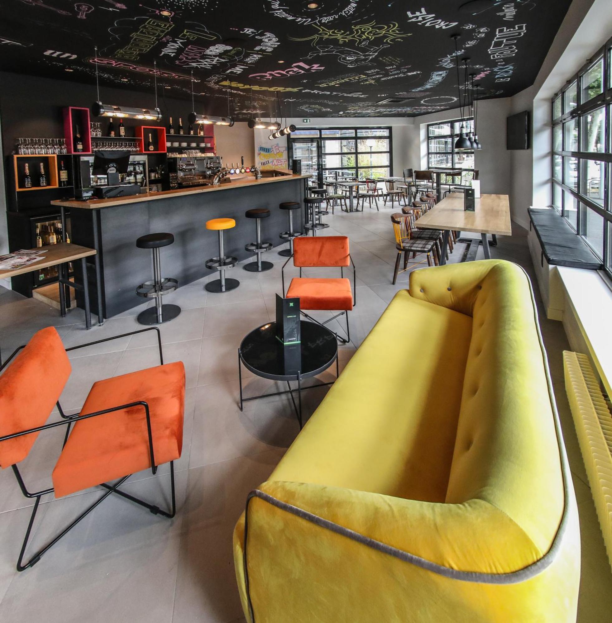 Hotel Ibis Styles Clermont-Ferrand Republique Exterior foto